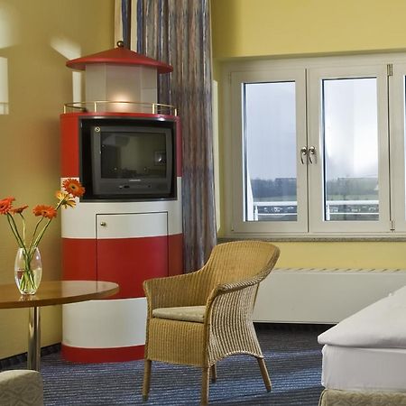 วินด์แฮม ชตรัลซุนด์ ฮันเซดอม Hotel ชตราลซุนด์ ภายนอก รูปภาพ