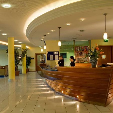 วินด์แฮม ชตรัลซุนด์ ฮันเซดอม Hotel ชตราลซุนด์ ภายนอก รูปภาพ
