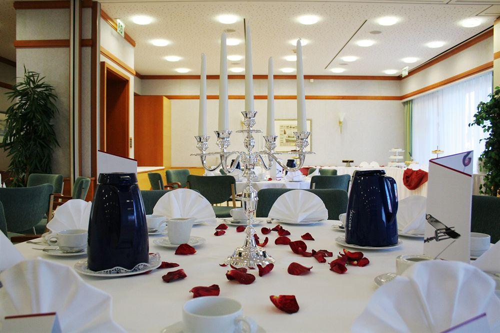 วินด์แฮม ชตรัลซุนด์ ฮันเซดอม Hotel ชตราลซุนด์ ภายนอก รูปภาพ