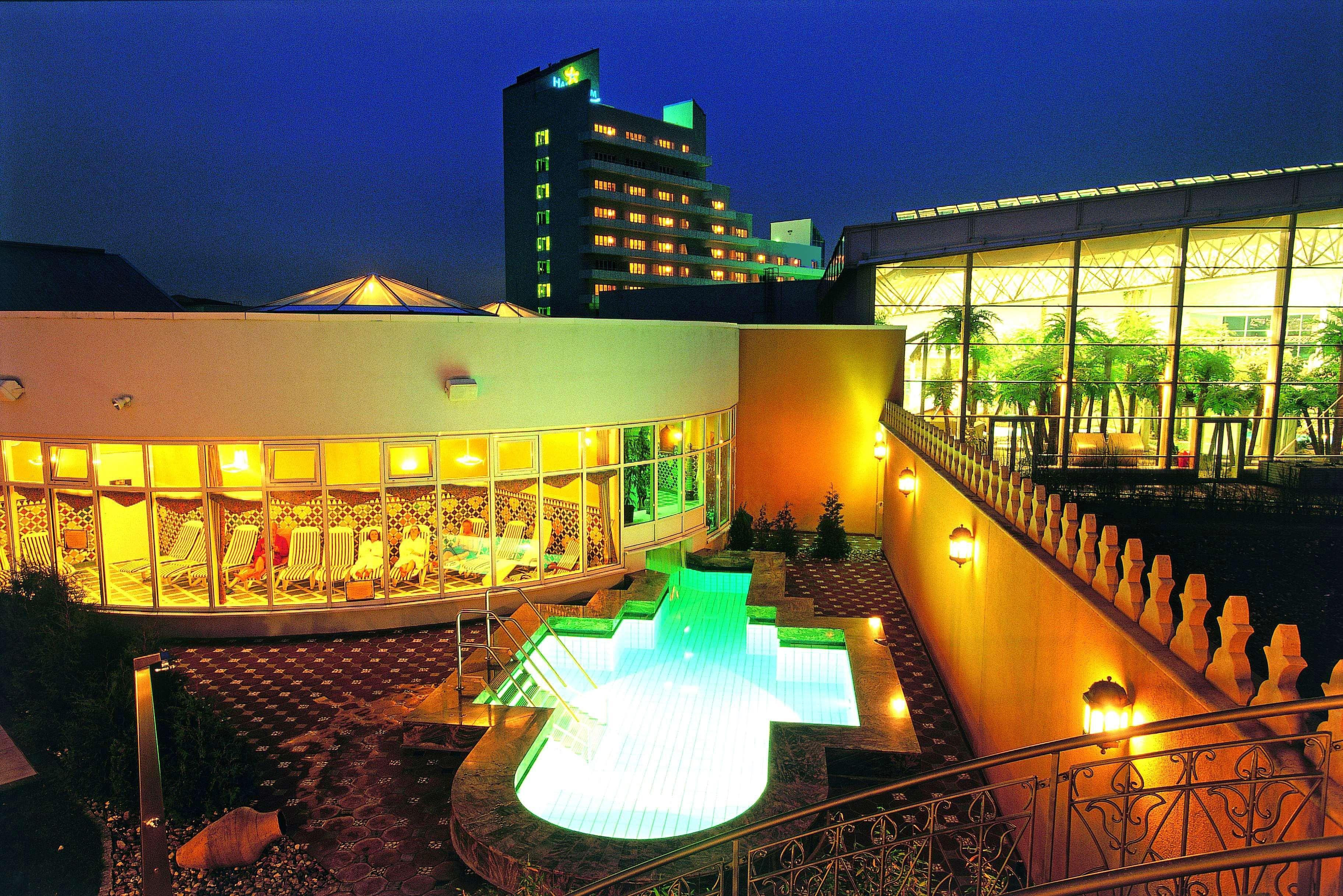 วินด์แฮม ชตรัลซุนด์ ฮันเซดอม Hotel ชตราลซุนด์ ภายนอก รูปภาพ