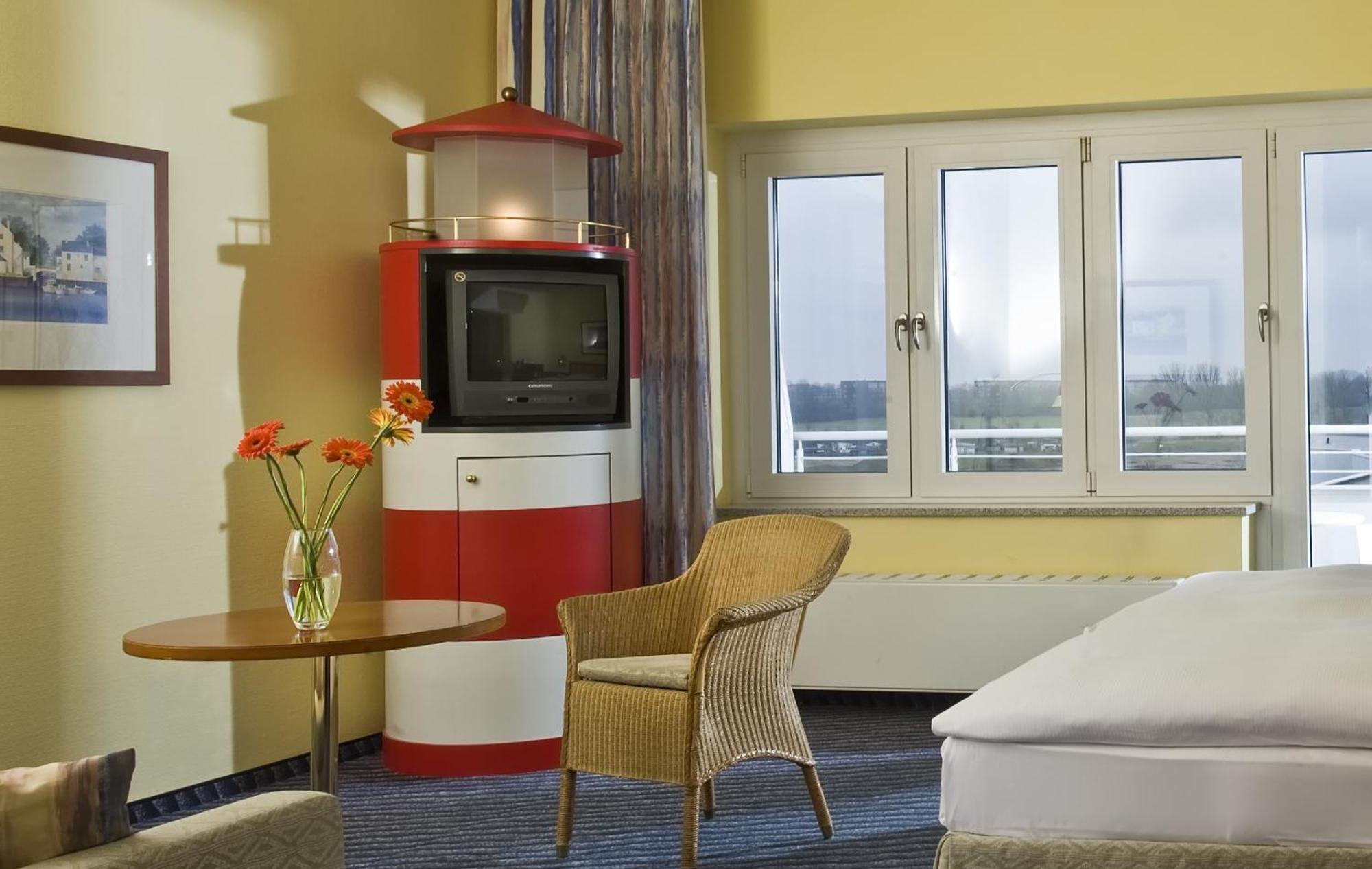 วินด์แฮม ชตรัลซุนด์ ฮันเซดอม Hotel ชตราลซุนด์ ภายนอก รูปภาพ