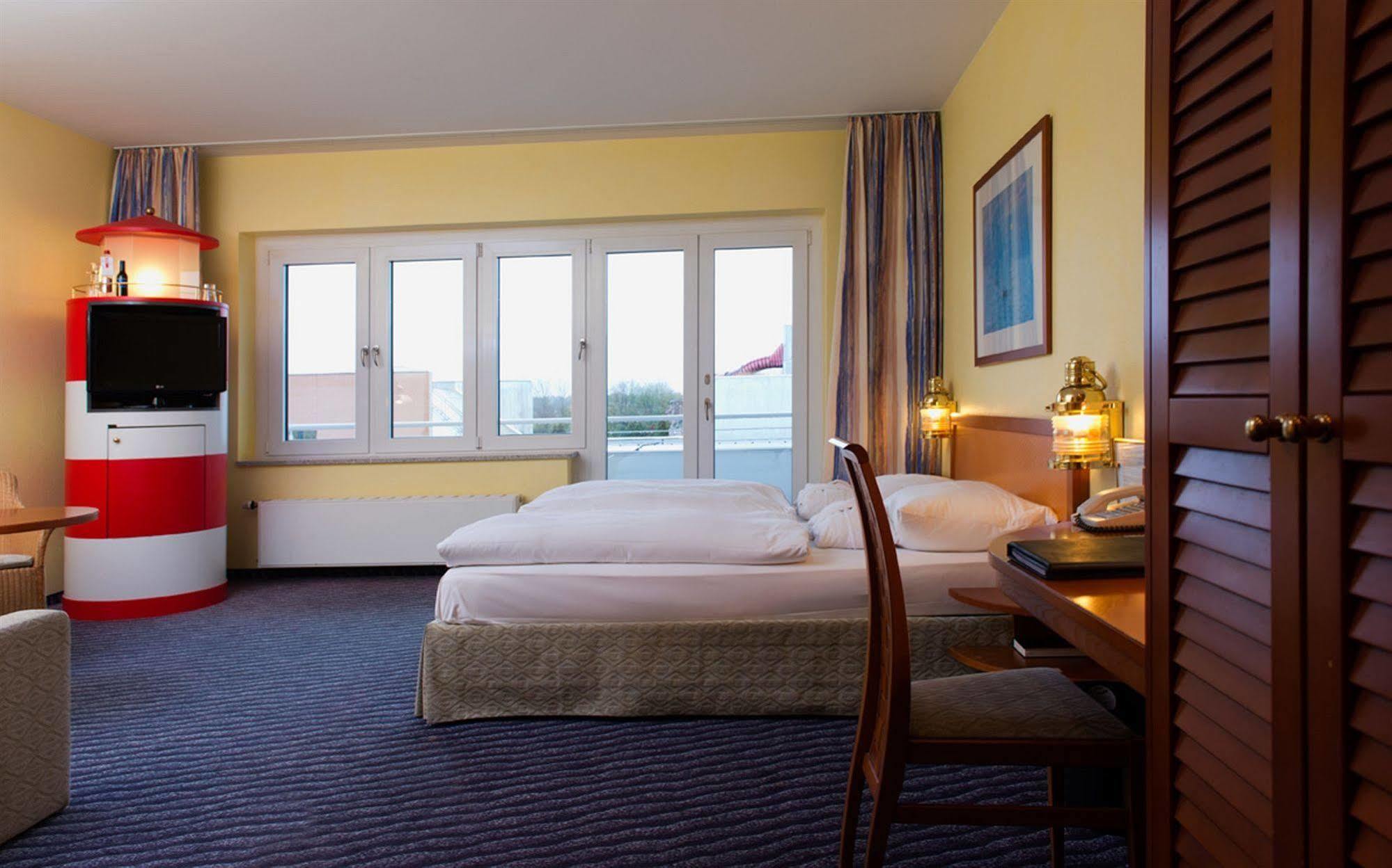 วินด์แฮม ชตรัลซุนด์ ฮันเซดอม Hotel ชตราลซุนด์ ภายนอก รูปภาพ